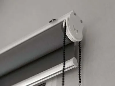 Chain operated roller blind