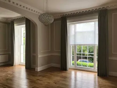 Lined double pleat curtain with lath and fascia